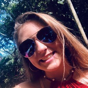 Meet your Posher, Caitlin